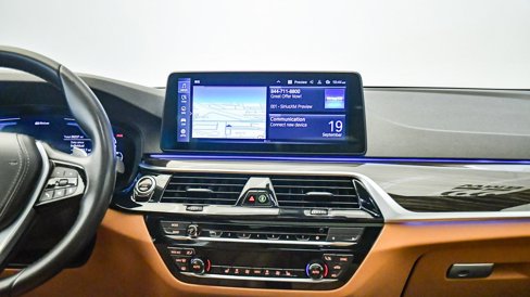 Certified 2022 BMW 530e w/ Executive Package image 14