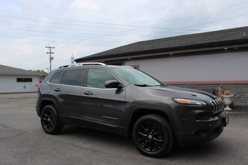 Used 2016 Jeep Cherokee Latitude w/ Comfort/Convenience Group image 2
