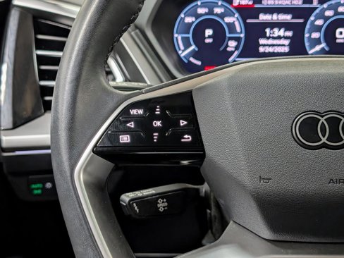 Used 2023 Audi Q4 e-tron Premium image 36