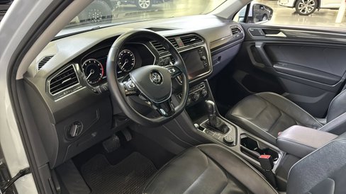 Used 2019 Volkswagen Tiguan SEL Premium w/ 3rd Row Seat Package image 13