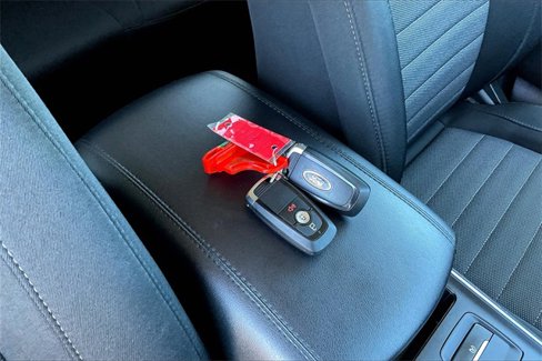 Used 2021 Ford Edge SE w/ Cargo Accessory Package image 11