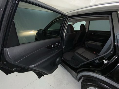 Used 2018 Nissan Rogue SV image 22