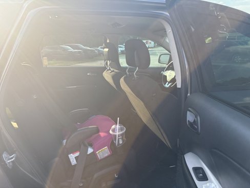Used 2019 Dodge Journey SE image 7