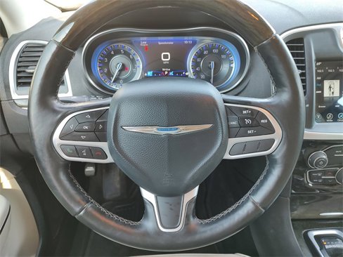 Used 2017 Chrysler 300 C image 14