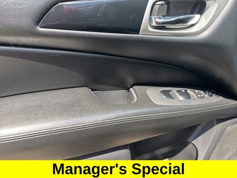Used 2018 Nissan Pathfinder S image 12