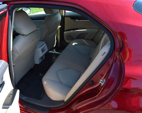Used 2020 Toyota Camry LE image 11
