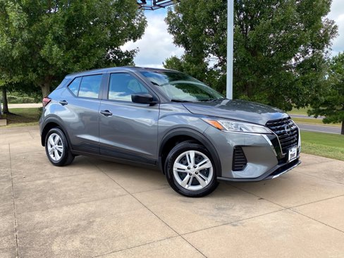 Used 2025 Nissan Kicks Play S image 1