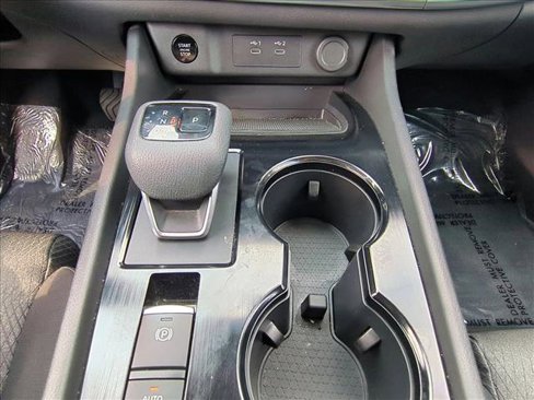 Used 2024 Nissan Rogue SV image 12