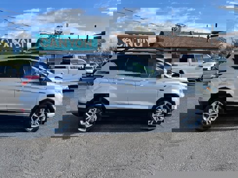 Used 2018 Ford Escape SE w/ SE Sync 3 Package image 3