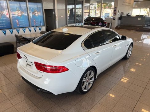 Used 2017 Jaguar XE Premium image 6
