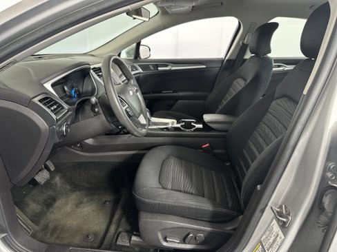 Used 2016 Ford Fusion SE image 6