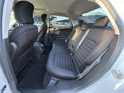 Used 2015 Ford Fusion SE image 27