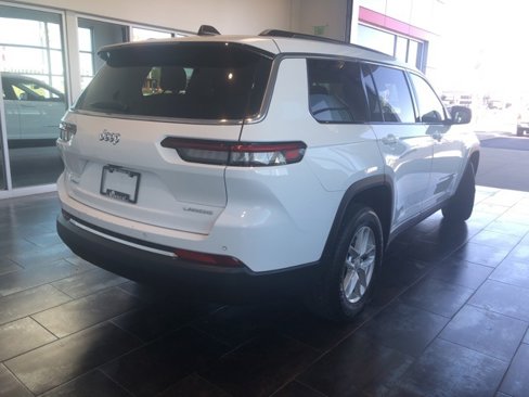 Used 2023 Jeep Grand Cherokee L Laredo image 4