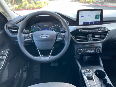 Certified 2022 Ford Escape SE w/ SE Sport Appearance Package image 61