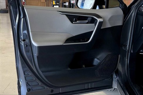 Used 2021 Toyota RAV4 XLE image 20