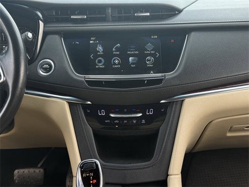 Used 2018 Cadillac XT5 Luxury w/ Driver Awareness Package image 17