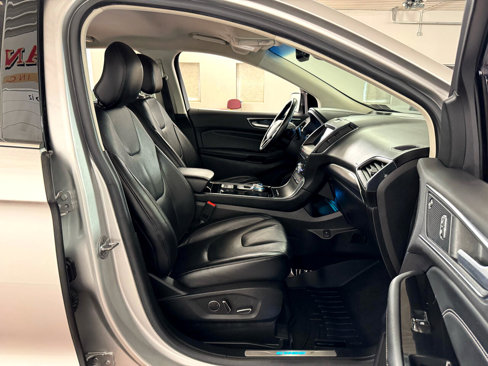 Used 2019 Ford Edge Titanium image 36