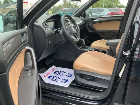 Certified 2022 Volkswagen Tiguan SE w/ Panoramic Sunroof Package image 10