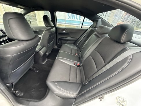 Used 2017 Honda Accord Sport image 29