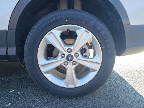 Used 2015 Ford Escape SE image 40