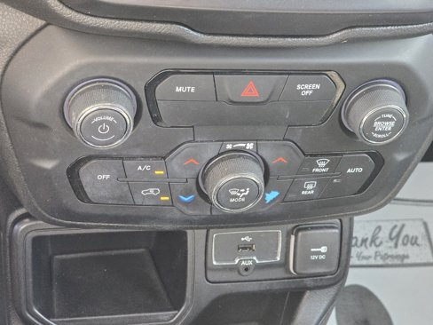 Used 2018 Jeep Renegade Latitude image 18