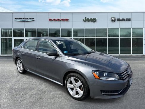 Used 2013 Volkswagen Passat 2.5 SE image 1