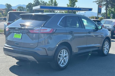 Used 2022 Ford Edge SEL image 9