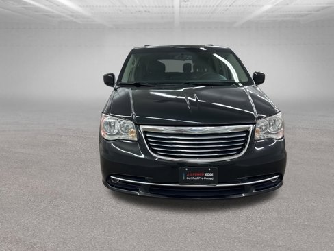 Used 2016 Chrysler Town & Country Touring image 5