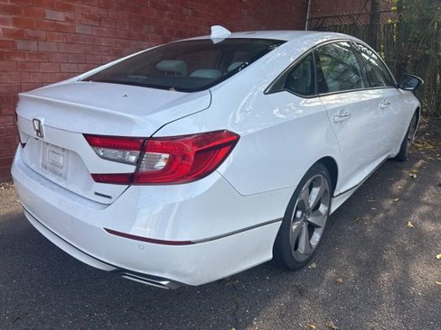 Used 2018 Honda Accord Touring image 11