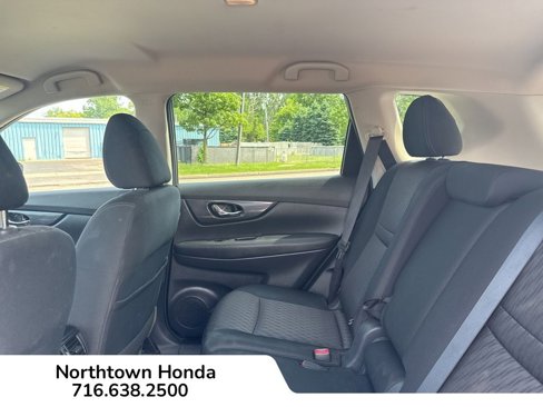 Used 2019 Nissan Rogue SV image 18