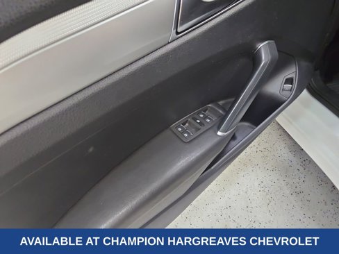 Used 2017 Volkswagen Passat 1.8T S image 32