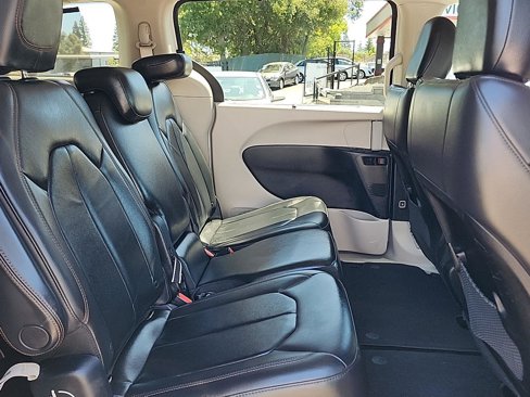 Used 2017 Chrysler Pacifica Touring-L w/ Tire & Wheel Group image 35