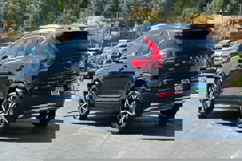 Used 2024 Volvo XC40 B5 Core image 6