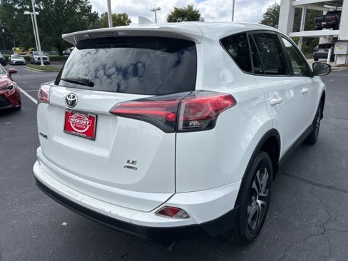 Used 2018 Toyota RAV4 LE image 5