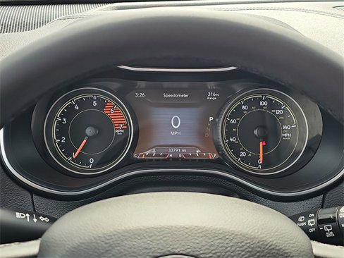 Used 2022 Jeep Cherokee Latitude Lux w/ Mopar Interior Package image 10