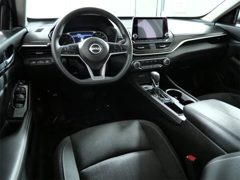 Used 2023 Nissan Altima 2.5 SV image 4