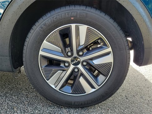 Certified 2022 Kia Niro LXS image 5