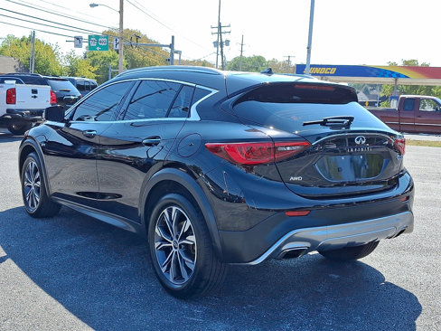 Used 2017 INFINITI QX30 Premium w/ Cargo Package image 5