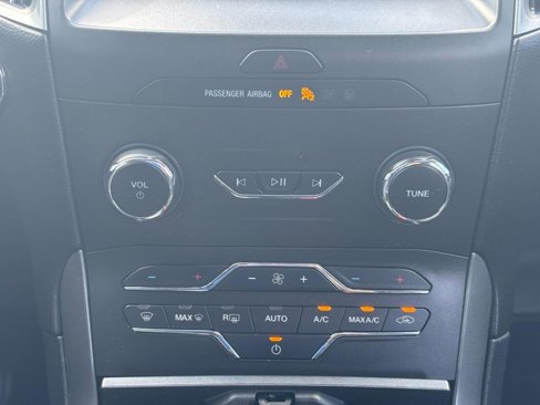 Used 2020 Ford Edge SE image 17