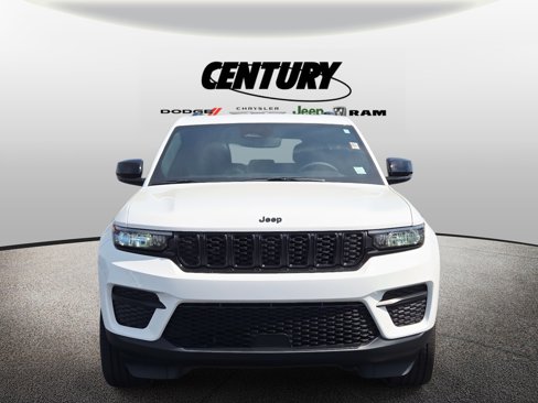 Used 2024 Jeep Grand Cherokee Altitude image 9