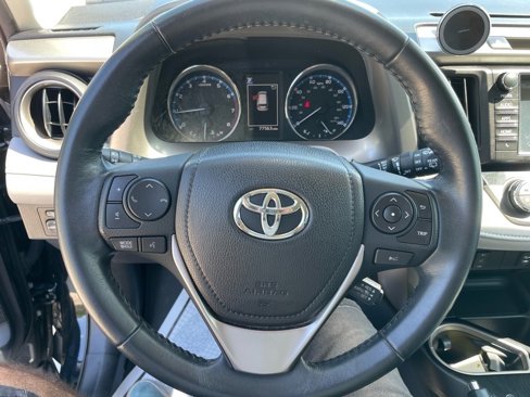 Used 2018 Toyota RAV4 Limited image 9