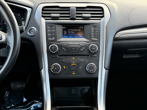 Used 2017 Ford Fusion SE image 14