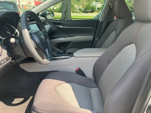 Used 2020 Toyota Camry LE image 16