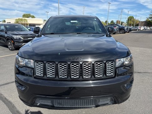 Used 2020 Jeep Grand Cherokee Altitude image 2