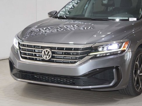 Used 2020 Volkswagen Passat 2.0T R-Line image 2