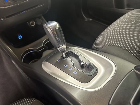 Used 2020 Dodge Journey SE w/ SE Popular Equipment Group image 25