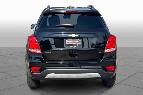 Used 2019 Chevrolet Trax LT w/ LT Convenience Package image 4