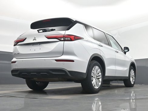 Used 2022 Mitsubishi Outlander ES image 36
