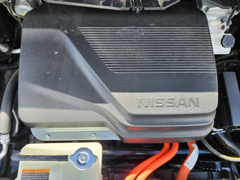 Used 2025 Nissan Leaf S image 14