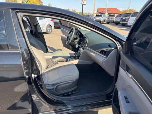 Used 2020 Hyundai Elantra SE image 12